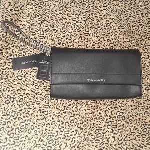 💋NWT TAHARI WRISTLET